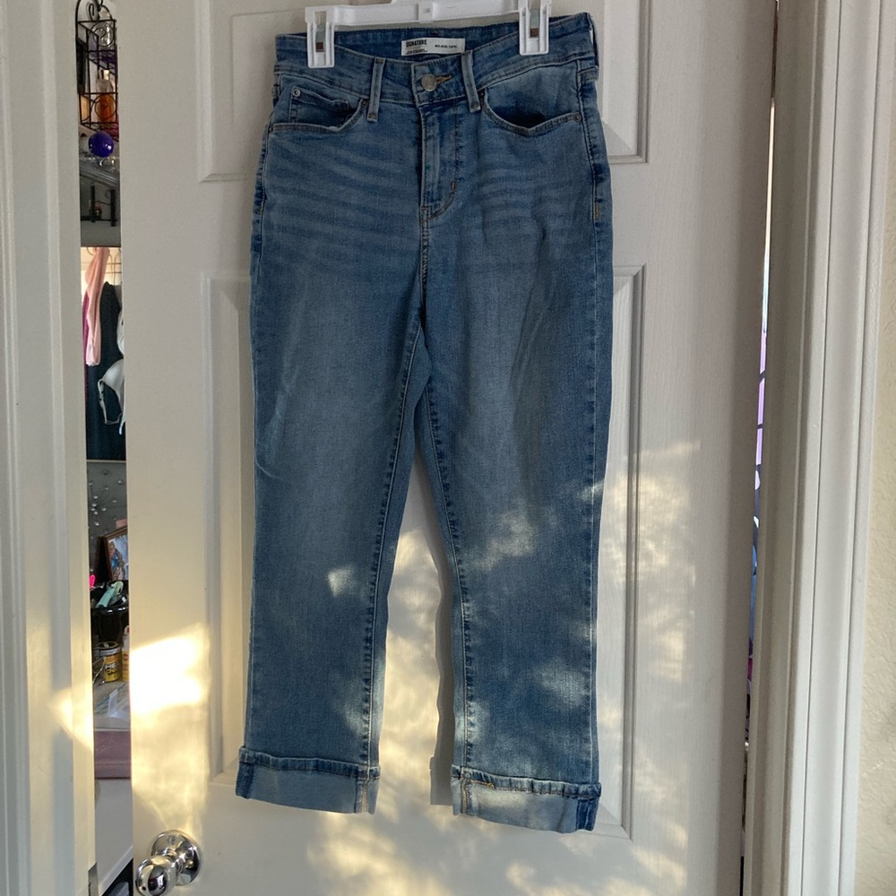 Levi's Women's Light Blue Cropped Capri Jeans